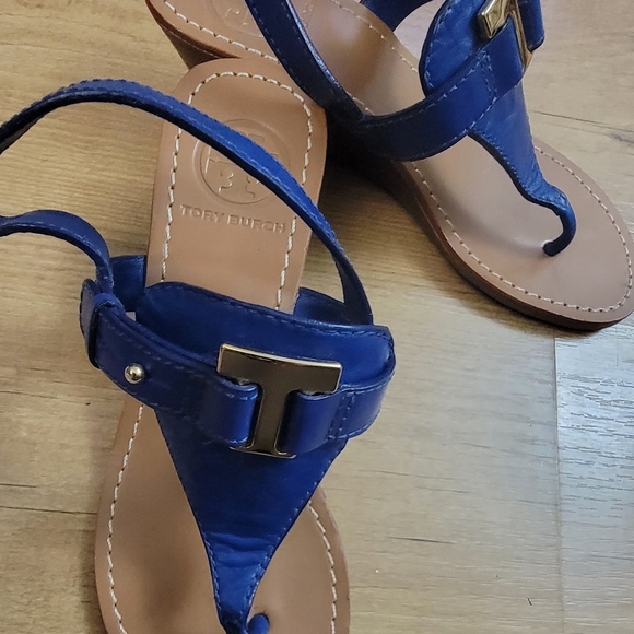 Tory Burch Casey Wedge Thong-Maison Leather Sandals - Picture 5 of 12